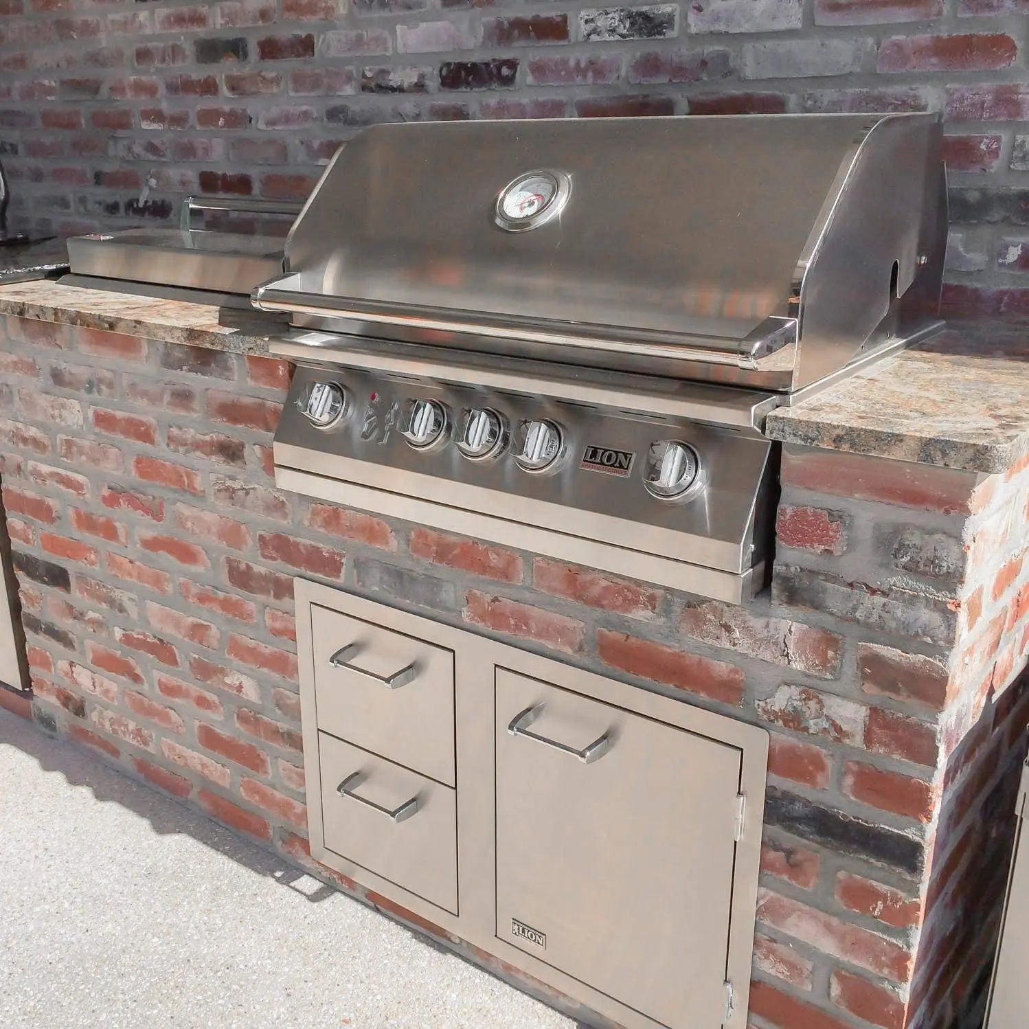 Lion Premium Grills L75623 32" Natural Gas Grill Lion Premium Grills